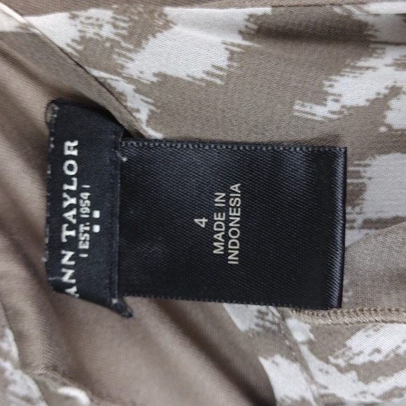 Ann Taylor Taupe Ruffle Geometric Pattern Sleeveless Keyhole Tie Back Summer Top - Picture 5 of 12